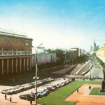 Площадь Маяковского с памятником В. В. Маяковскому на ней. Снимок Москвы в 60-х годах.