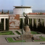 Снимок сделан в 80-х годах. Памятник ленину.