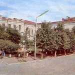 Снимок педагогического института, институт имени И.Н. Ульянова (на кадре слева)