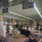 Магазин морепродуктов «Океан», находиться недалеко от пересечения проспекта Ленина и улицы Матросова. Фото 1979 год.