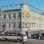 Снимок улицы Московской и улицы Бакуниной. Фото 1973 года. Фотоальбом "Пенза"</br>
фото сделаны: В. Косова, С. Зимноха, Н. Павлова.</br>
авторы А Фрейдберг? А. Бархатов. Издательство "Планета", г. Москва.