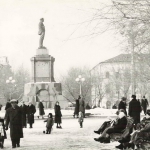 Площадь Революции Куйбышев (Самара).
Фотография сделана в Январе, 1961 года.
