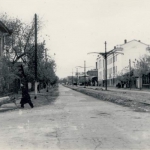 Перекресток с Маяковской улицы Арцыбушевской Куйбышев (Самара).
Фотография сделана в Октябре, 1960 года.
