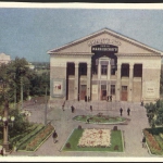 Фотография старого Омска. На снимке кинотеатр маяковского.
Фотография сделана в 1960 году.